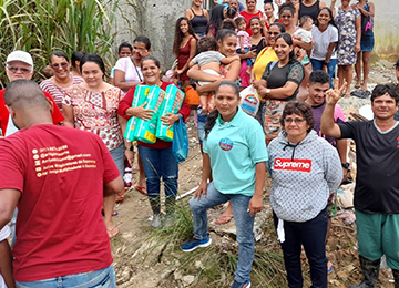 災害地域への商品無償提供の様子