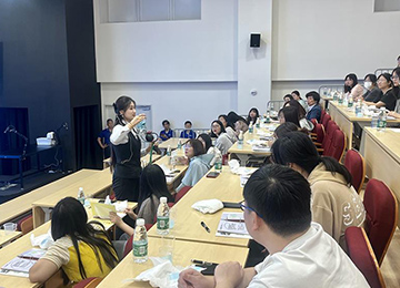 大学生への進路指導協力の様子