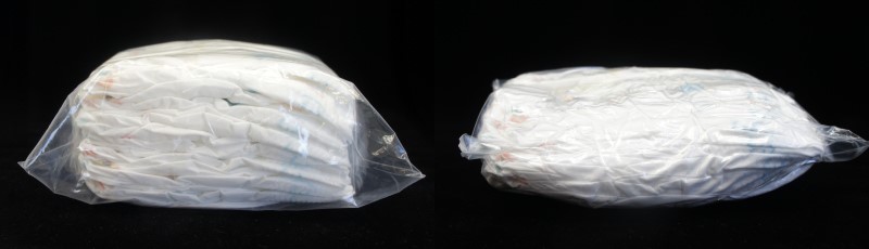 左：生理用品（エリス コンパクトガード）をさらにコンパクトに