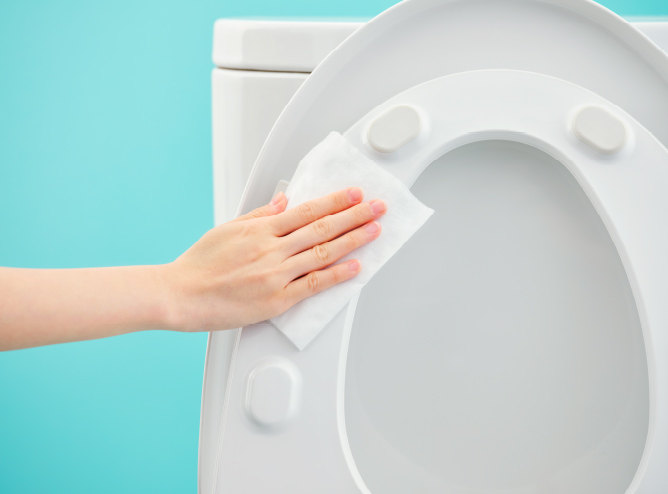 座面の裏も軽くひと拭き