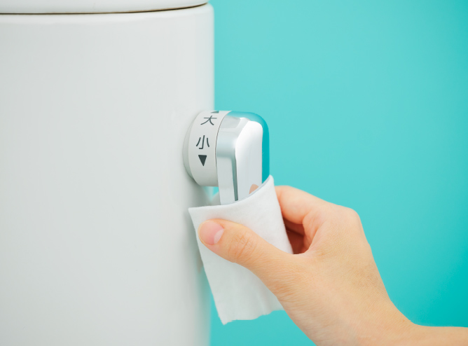 レバーはつまむように