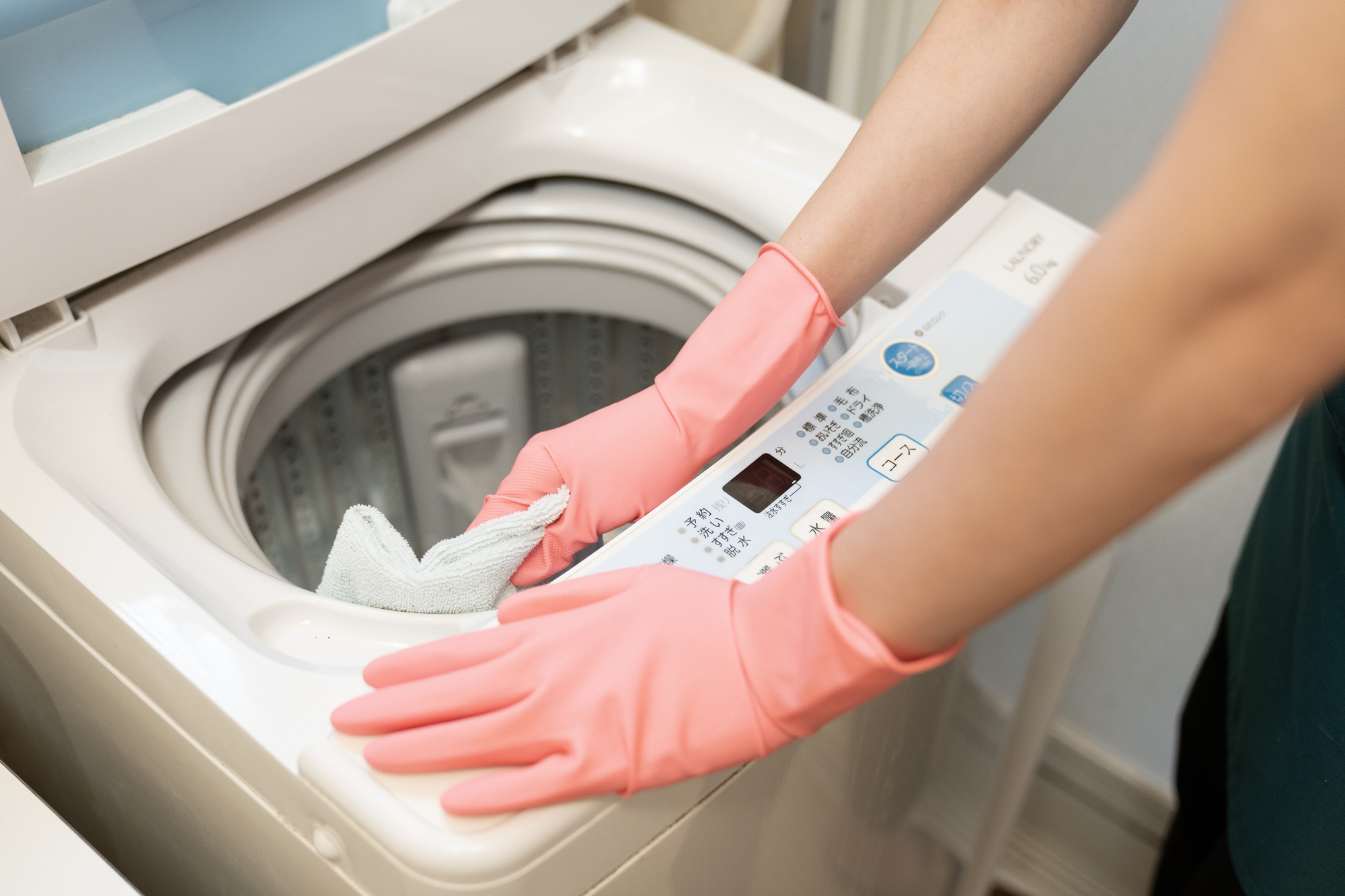 STEP1：洗濯機（洗濯槽）に残ったティシューの塊を除去する